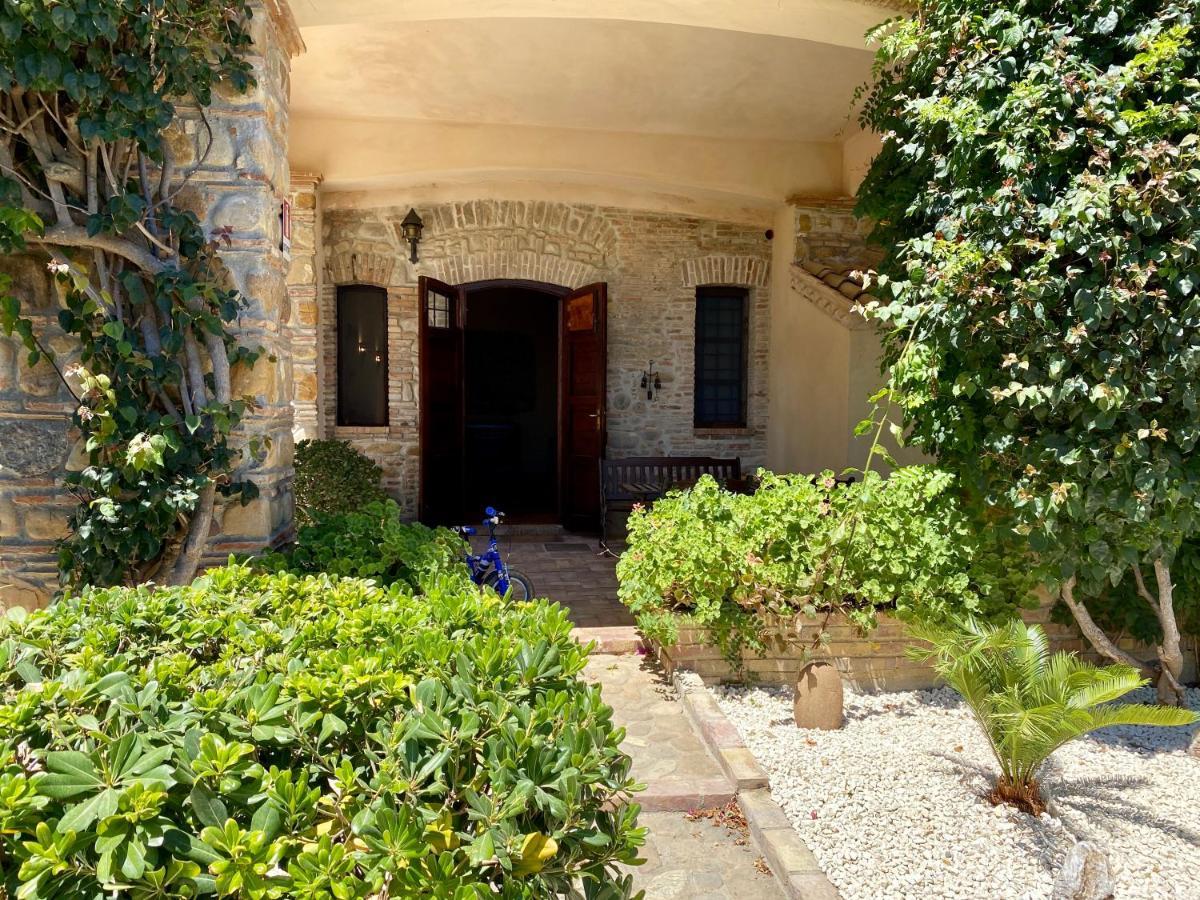 Le Colline Del Gelso-Masseria Mazzei Guest House Rossano Exterior photo