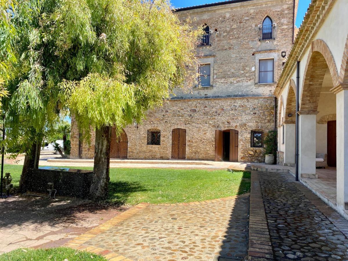 Le Colline Del Gelso-Masseria Mazzei Guest House Rossano Exterior photo